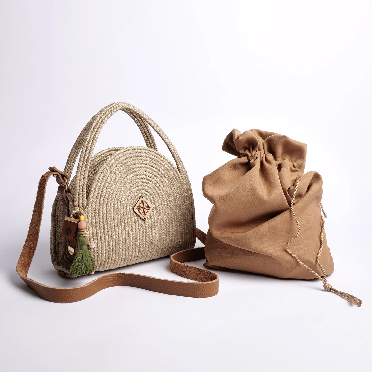 Sac Artisanal – Fibres Naturelles &  Ceinture en Cuir