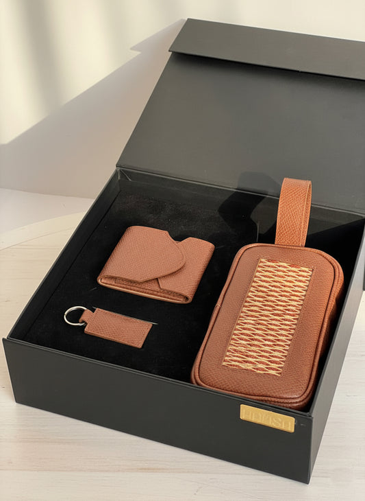 Coffret Cadeau Artisanal – Trousse Voyage + Porte-carte + Porte-clé
